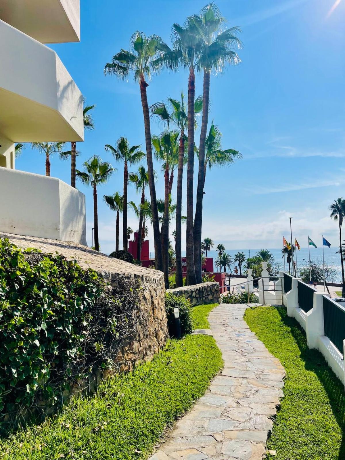 Апартаменты Direct Sea View- Bilbil Sunrise! Бенальмадена Экстерьер фото